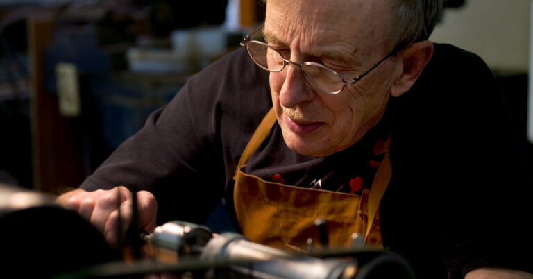 Paul Laubin, 88, dies;  Grasp of Making Oboes to the Historic Method