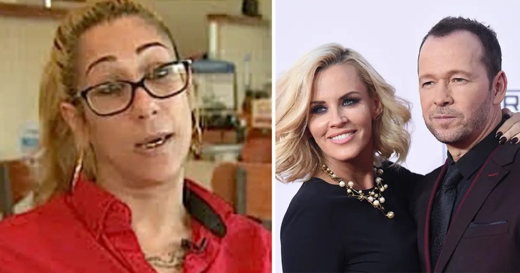 Donnie Wahlberg hands single mom jaw-dropping tip at IHOP – tells her ‘open it when we leave’ - featured image