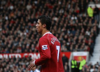 This Sweet Little Boy In The Photo Grew Up To Become One Of The Most Famous Men In The World This Sweet Little Boy In The Photo Grew Up To Become One Of The Most Famous Men In The World - featured image