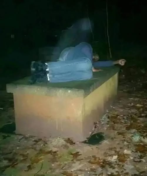 This man slept on his mother’s grave every day, never leaving her side. People couldn’t believe it. - featured image This man slept on his mother’s grave every day, never leaving her side. People couldn’t believe it. - featured image