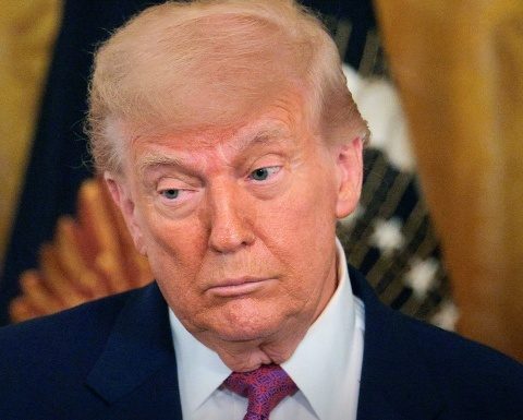 Eye-opening approval numbers show Trump’s standing with Americans less than a year into his presidency Eye-opening approval numbers show Trump’s standing with Americans less than a year into his presidency - featured image