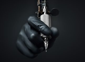 Man spends $70k to tattoo his entire body and eyeballs Man spends $70k to tattoo his entire body and eyeballs - featured image