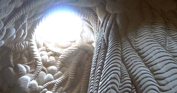 Man Isolates Himself From Society For Over 25 Years. What He Does Is Beyond Belief Man Isolates Himself From Society For Over 25 Years. What He Does Is Beyond Belief - featured image