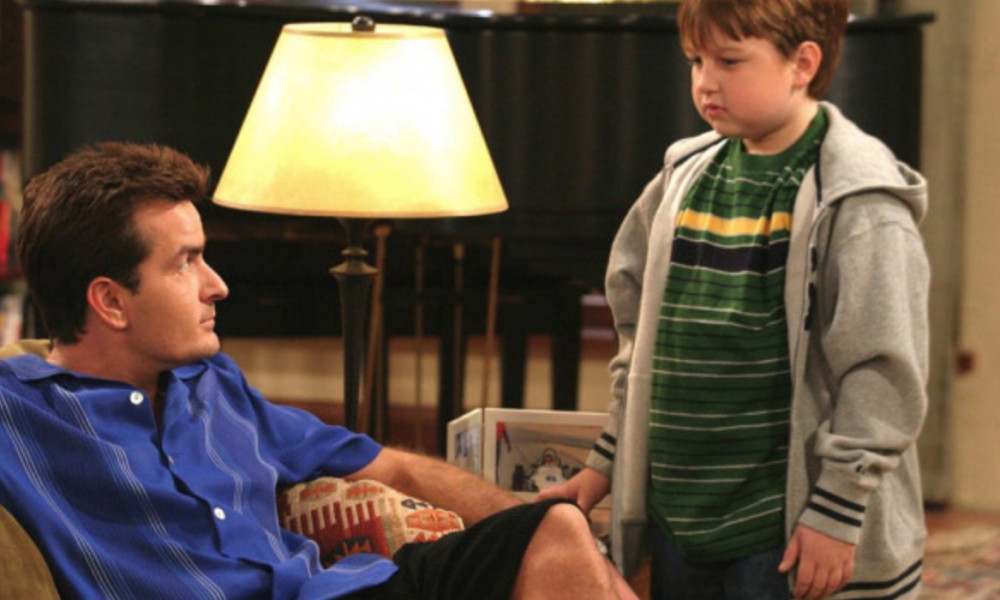 Angus T. Jones, Who Played Jake Harper, Left The Show “Two And A Half Men” 9 Years Ago – This Is Him Today - featured image Angus T. Jones, Who Played Jake Harper, Left The Show “Two And A Half Men” 9 Years Ago – This Is Him Today - featured image