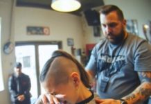 She walked into the barbershop to get her hair cut short as it had begun falling. She walked into the barbershop to get her hair cut short as it had begun falling. - featured image