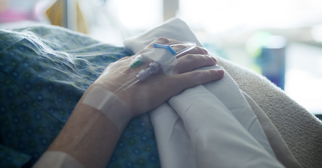 Woman shares pics of her husband giving birth - featured image