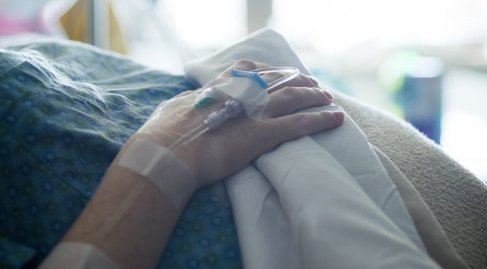 Woman shares pics of her husband giving birth Woman shares pics of her husband giving birth - featured image