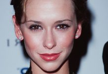 The real reason Jennifer Love Hewitt vanished from Hollywood The real reason Jennifer Love Hewitt vanished from Hollywood - featured image