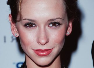 The real reason Jennifer Love Hewitt vanished from Hollywood The real reason Jennifer Love Hewitt vanished from Hollywood - featured image