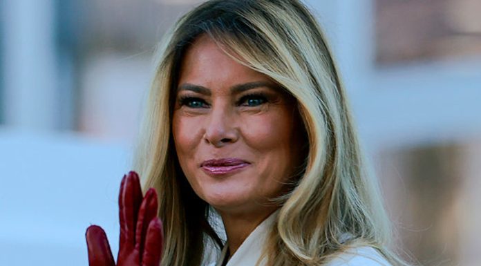 Melania Trump sparks internet frenzy with White House Christmas outfit Melania Trump sparks internet frenzy with White House Christmas outfit - featured image