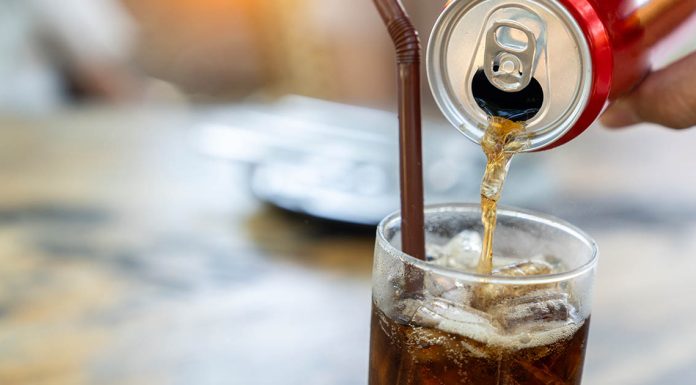 Experts issues serious health warning to anyone drinking diet soda Experts issues serious health warning to anyone drinking diet soda - featured image