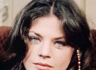 At first glance, she seems like a stranger. Look closer At first glance, she seems like a stranger. Look closer - featured image