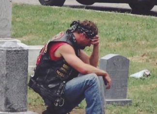 The Man Who Visited My Wife’s Grave — A Heart-Touching Secret The Man Who Visited My Wife’s Grave — A Heart-Touching Secret - featured image