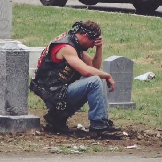 The Man Who Visited My Wife’s Grave — A Heart-Touching Secret - featured image The Man Who Visited My Wife’s Grave — A Heart-Touching Secret - featured image