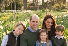 Prince William and Kate’s Christmas Card Has Everyone Talking — Can You Spot Why? Prince William and Kate’s Christmas Card Has Everyone Talking — Can You Spot Why? - featured image