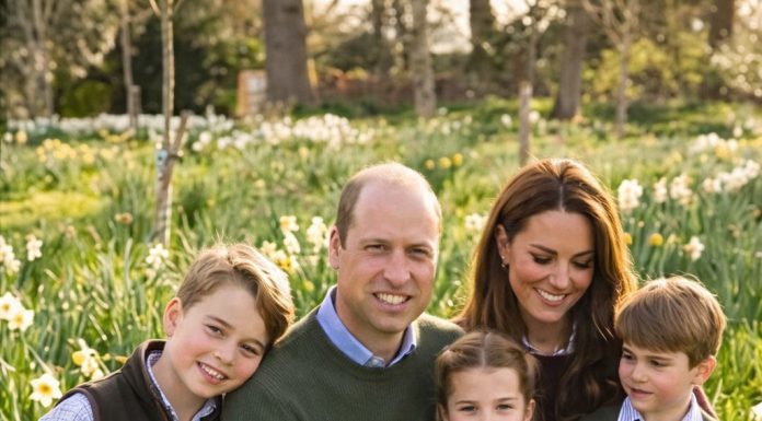 Prince William and Kate’s Christmas Card Has Everyone Talking — Can You Spot Why? Prince William and Kate’s Christmas Card Has Everyone Talking — Can You Spot Why? - featured image