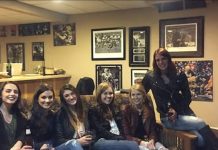 Six Girls, Only Five Pairs of Legs — The Optical Illusion That Has the Internet Completely Baffled Six Girls, Only Five Pairs of Legs — The Optical Illusion That Has the Internet Completely Baffled - featured image