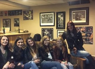 Six Girls, Only Five Pairs of Legs — The Optical Illusion That Has the Internet Completely Baffled Six Girls, Only Five Pairs of Legs — The Optical Illusion That Has the Internet Completely Baffled - featured image