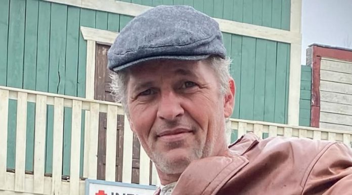 Fans Mourn the Sudden Loss of a Hollywood Favorite Fans Mourn the Sudden Loss of a Hollywood Favorite - featured image