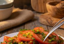 A Fresh Tomato Salad Packed With Bright, Balanced Flavors A Fresh Tomato Salad Packed With Bright, Balanced Flavors - featured image