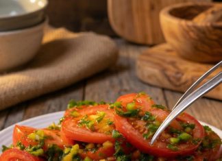 A Fresh Tomato Salad Packed With Bright, Balanced Flavors A Fresh Tomato Salad Packed With Bright, Balanced Flavors - featured image