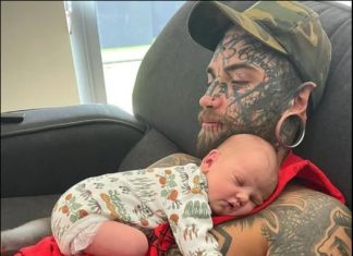 Dad With 240 Tattoos Faces Backlash As People Think He Is A Horrible Father – Then His Wife Reveals The Truth Dad With 240 Tattoos Faces Backlash As People Think He Is A Horrible Father – Then His Wife Reveals The Truth - featured image