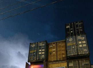 MAN BUILT HIS DREAM HOME FROM 11 SHIPPING CONTAINERS MAN BUILT HIS DREAM HOME FROM 11 SHIPPING CONTAINERS - featured image