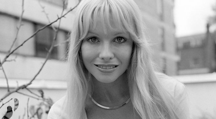 Kicked out of her own home, this girl became one of the funniest women in the world Kicked out of her own home, this girl became one of the funniest women in the world - featured image