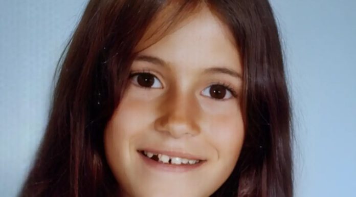 The woman in this photo grew up to become the richest actress in the world The woman in this photo grew up to become the richest actress in the world - featured image