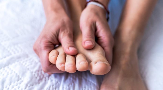 Expert explains why hairless toes can be a major indicator for dangerous condition Expert explains why hairless toes can be a major indicator for dangerous condition - featured image