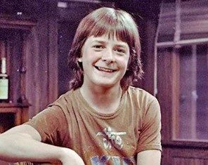 He Became World-Famous at a Young Age — Then a Devastating Illness Changed Everything. Can You Guess the Boy in the Photo? He Became World-Famous at a Young Age — Then a Devastating Illness Changed Everything. Can You Guess the Boy in the Photo? - featured image