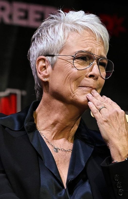 Jamie Lee Curtis overwhelmed with grief makes the heart-wrenching announcement: “He passed away today… he was a beautiful soul… – Check the comments - featured image Jamie Lee Curtis overwhelmed with grief makes the heart-wrenching announcement: “He passed away today… he was a beautiful soul… – Check the comments - featured image