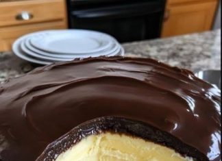 A classic chocolate cream tart (like a chocolate cream pie). A classic chocolate cream tart (like a chocolate cream pie). - featured image