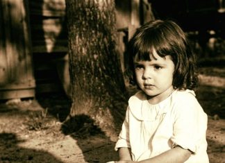 The Painful Childhood That Helped Create a Hollywood Icon The Painful Childhood That Helped Create a Hollywood Icon - featured image