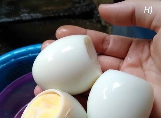 Boiled vs. Fried Eggs: Which Makes the Healthier Breakfast? Boiled vs. Fried Eggs: Which Makes the Healthier Breakfast? - featured image