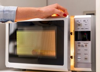 The Places Where You Should Never Put Your Microwave in The Kitchen The Places Where You Should Never Put Your Microwave in The Kitchen - featured image