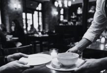 Introvert or Extrovert When Someone Helps Waiters Clear Plates? Psychology Explains Introvert or Extrovert When Someone Helps Waiters Clear Plates? Psychology Explains - featured image