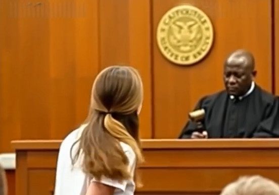 Defendant Appears in Court with Provocative Shirt, Judge Takes Action Defendant Appears in Court with Provocative Shirt, Judge Takes Action - featured image