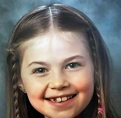 A young girl, kidnapped in 2017, was found safe and sound thanks to a shopkeeper who recognized her in a Netflix documentary. A young girl, kidnapped in 2017, was found safe and sound thanks to a shopkeeper who recognized her in a Netflix documentary. - featured image