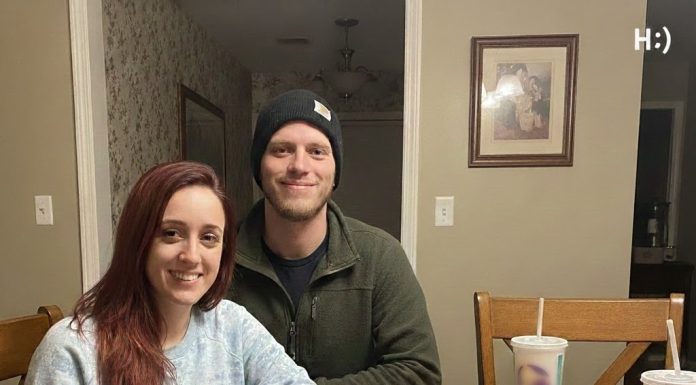 This couple put out a bunch of Taco Bell on their dinner table and got ready to dig in when, all of a sudden, they died right there on the spot. When police arrived on the scene, they were generally stumped as to what could’ve happened. But they did notice what was right beside the couple’s bodies…. This couple put out a bunch of Taco Bell on their dinner table and got ready to dig in when, all of a sudden, they died right there on the spot. When police arrived on the scene, they were generally stumped as to what could’ve happened. But they did notice what was right beside the couple’s bodies…. - featured image