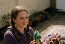 “A Young Girl Sold Handmade Toys to Help Her Mom — Then a Stranger Changed Their Lives” “A Young Girl Sold Handmade Toys to Help Her Mom — Then a Stranger Changed Their Lives” - featured image