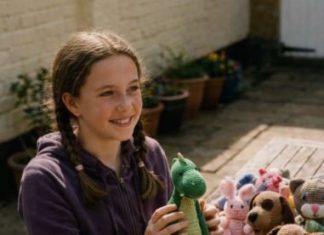 “A Young Girl Sold Handmade Toys to Help Her Mom — Then a Stranger Changed Their Lives” “A Young Girl Sold Handmade Toys to Help Her Mom — Then a Stranger Changed Their Lives” - featured image