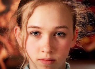 She’s had visions of heaven since age 4 and paints exactly what she sees, the paintings are unreal She’s had visions of heaven since age 4 and paints exactly what she sees, the paintings are unreal - featured image