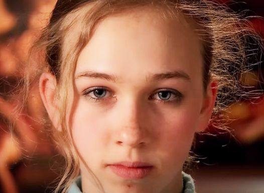 She’s had visions of heaven since age 4 and paints exactly what she sees, the paintings are unreal She’s had visions of heaven since age 4 and paints exactly what she sees, the paintings are unreal - featured image