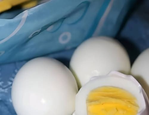 Boiled vs. Fried Eggs: Which Makes the Healthier Breakfast? Boiled vs. Fried Eggs: Which Makes the Healthier Breakfast? - featured image