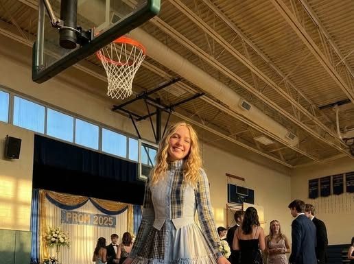 She Made a Prom Dress From Her Father’s Shirts — A Tribute to Him She Made a Prom Dress From Her Father’s Shirts — A Tribute to Him - featured image