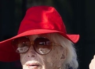 Hollywood Legend, 91, Shines in Malibu – See Her Stunning Before and After Photos Hollywood Legend, 91, Shines in Malibu – See Her Stunning Before and After Photos - featured image