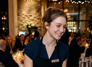 I Left a Generous Tip for a Tired Waitress — What I Discovered Later Took Me by Surprise I Left a Generous Tip for a Tired Waitress — What I Discovered Later Took Me by Surprise - featured image