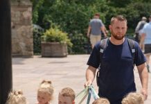 Dad Sparks Heated Debate for Using Leashes on His 5-Year-Old Quintuplets Dad Sparks Heated Debate for Using Leashes on His 5-Year-Old Quintuplets - featured image