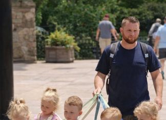 Dad Sparks Heated Debate for Using Leashes on His 5-Year-Old Quintuplets Dad Sparks Heated Debate for Using Leashes on His 5-Year-Old Quintuplets - featured image